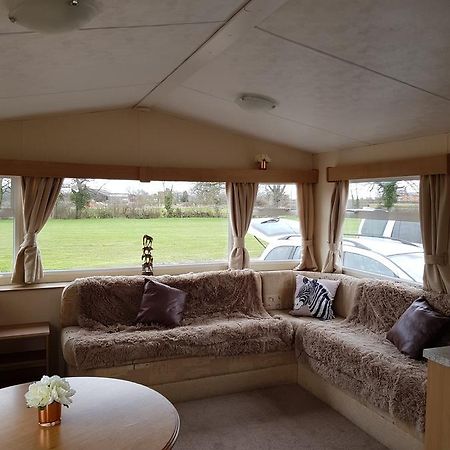 Pitch & Canvas - Self Catering At Broad Oak Farm Hotel Tattenhall Esterno foto