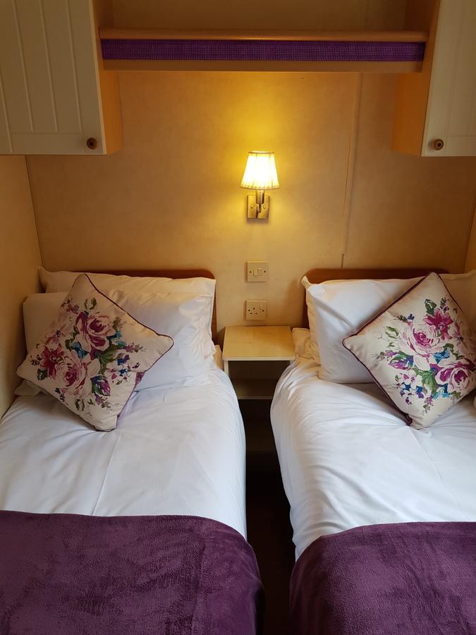 Pitch & Canvas - Self Catering At Broad Oak Farm Hotel Tattenhall Esterno foto