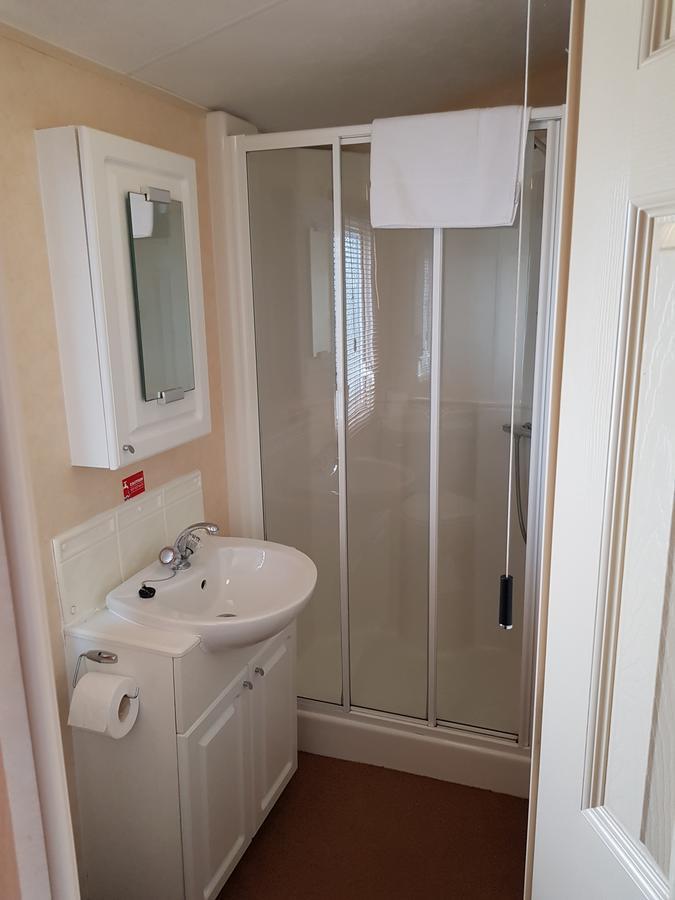 Pitch & Canvas - Self Catering At Broad Oak Farm Hotel Tattenhall Esterno foto